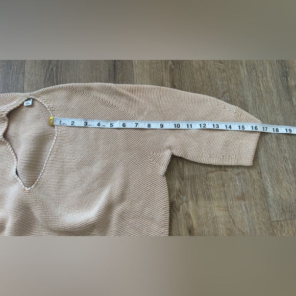 Uniqlo Beige V-Neck Sweater - Picture 7 of 10